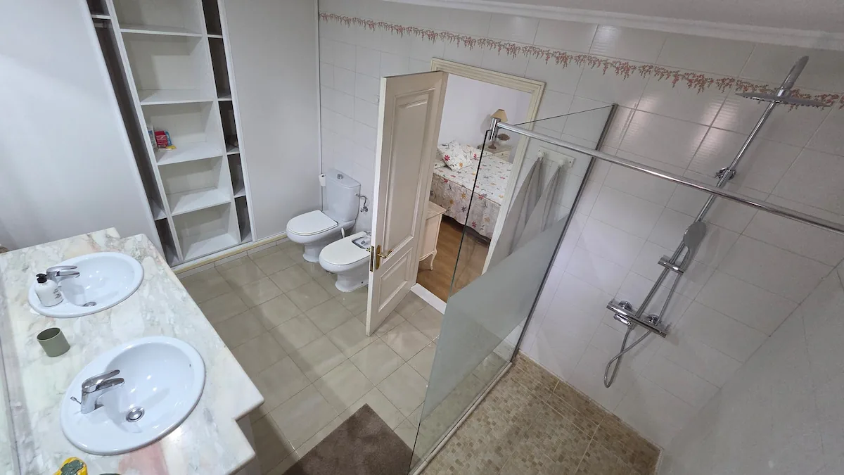 Baño completo 1 de VistaTown P2, foto 8 de 33