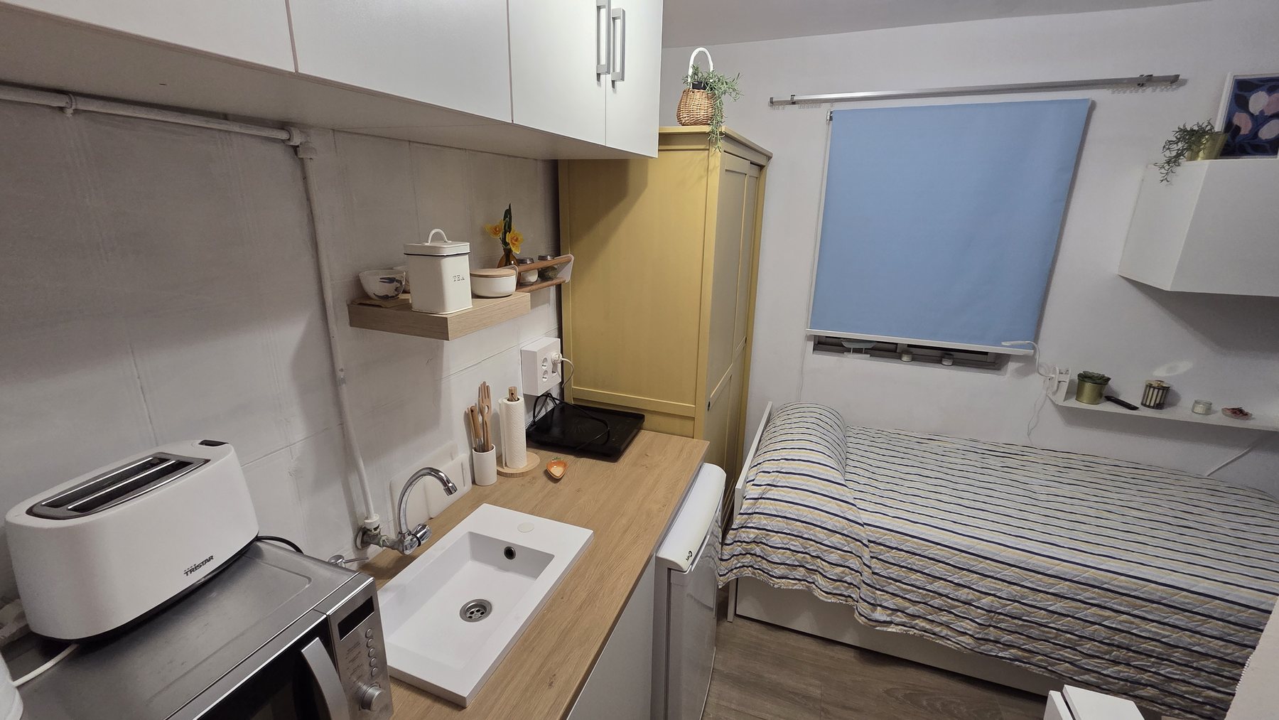 Kitchenette y cama del estudio rooftop