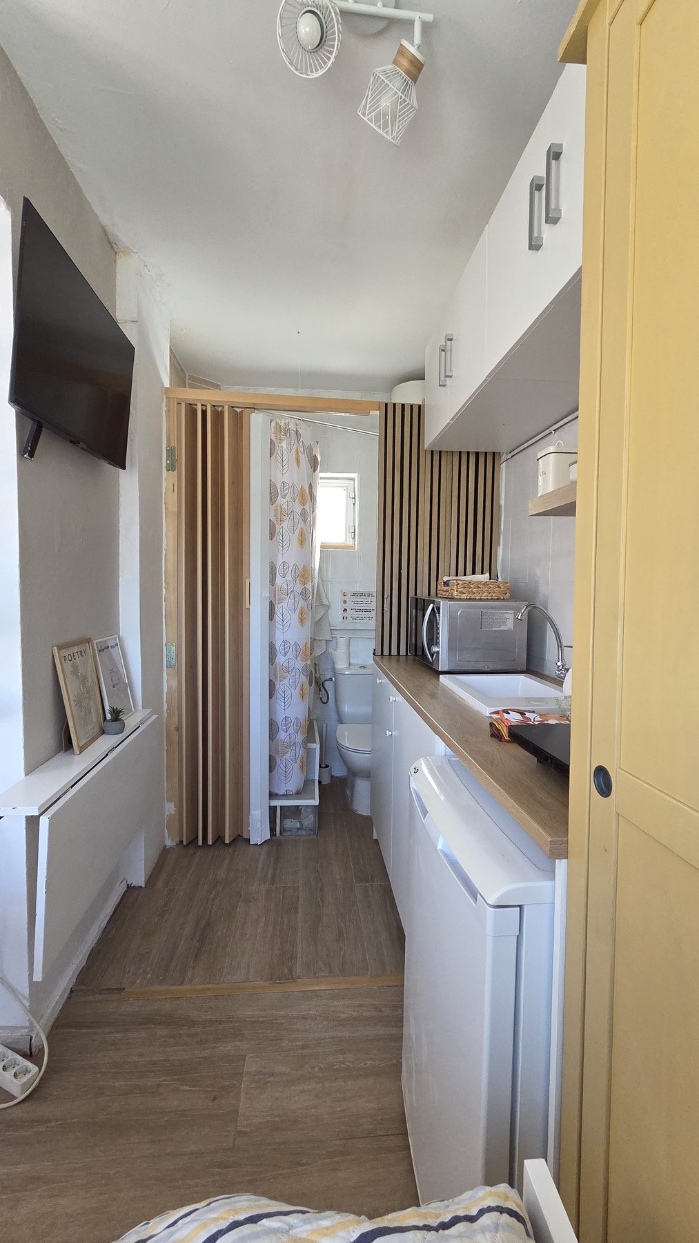 Pasillo interior con kitchenette del rooftop