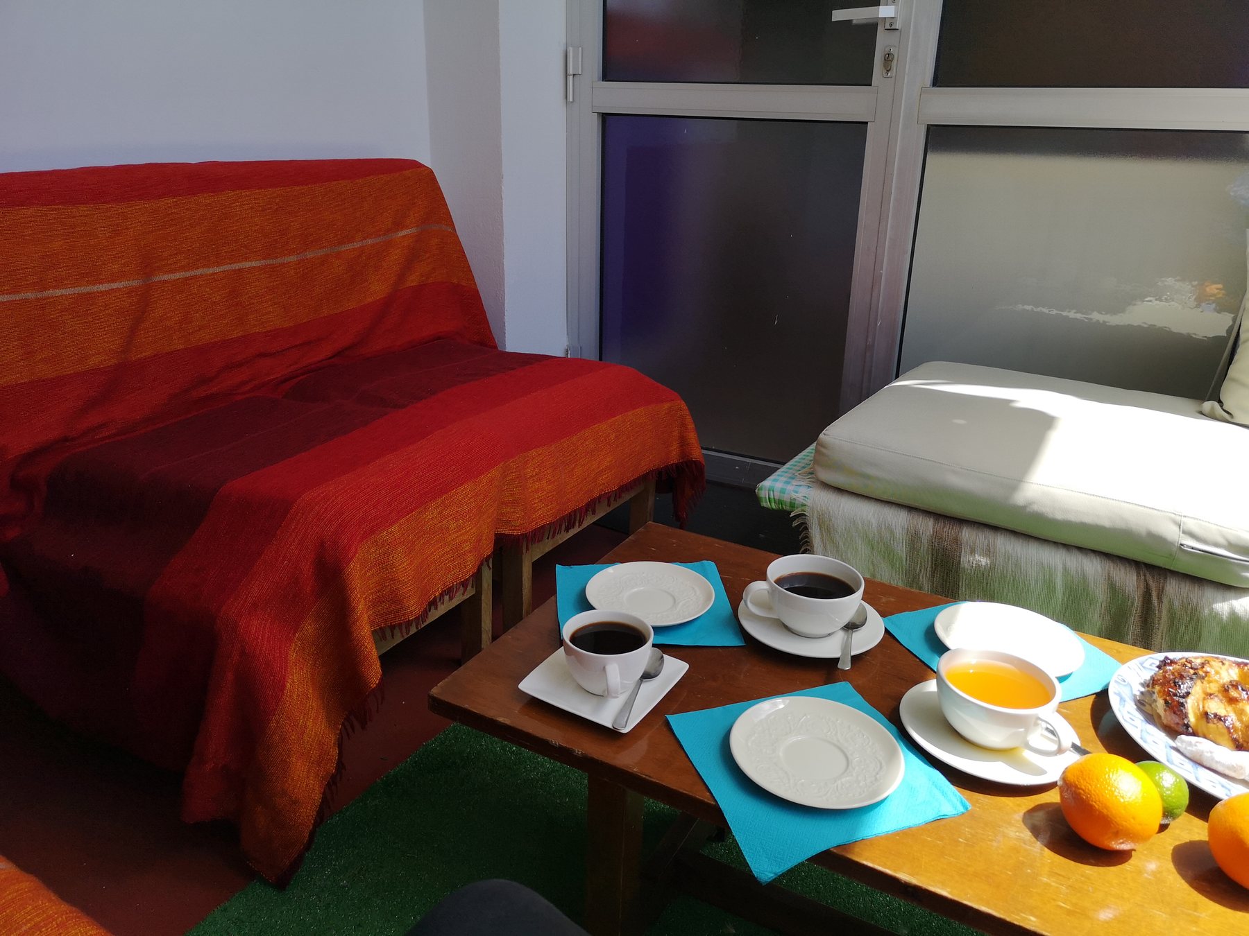 Desayuno preparado en la terraza privada